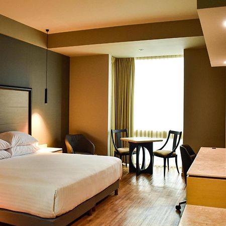 Ramada By Wyndham Mexico City Santa Fe Екстер'єр фото