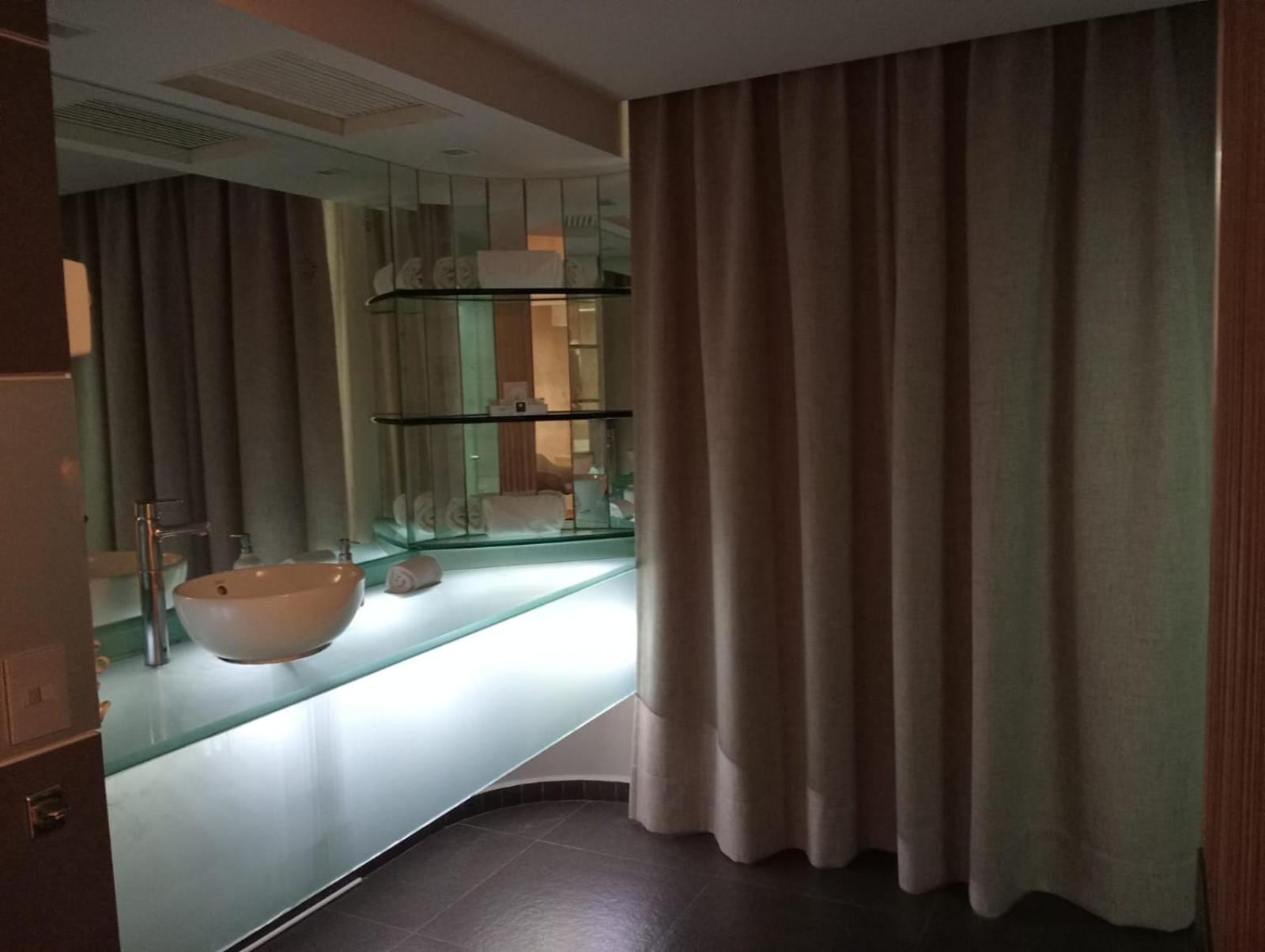 Ramada By Wyndham Mexico City Santa Fe Екстер'єр фото