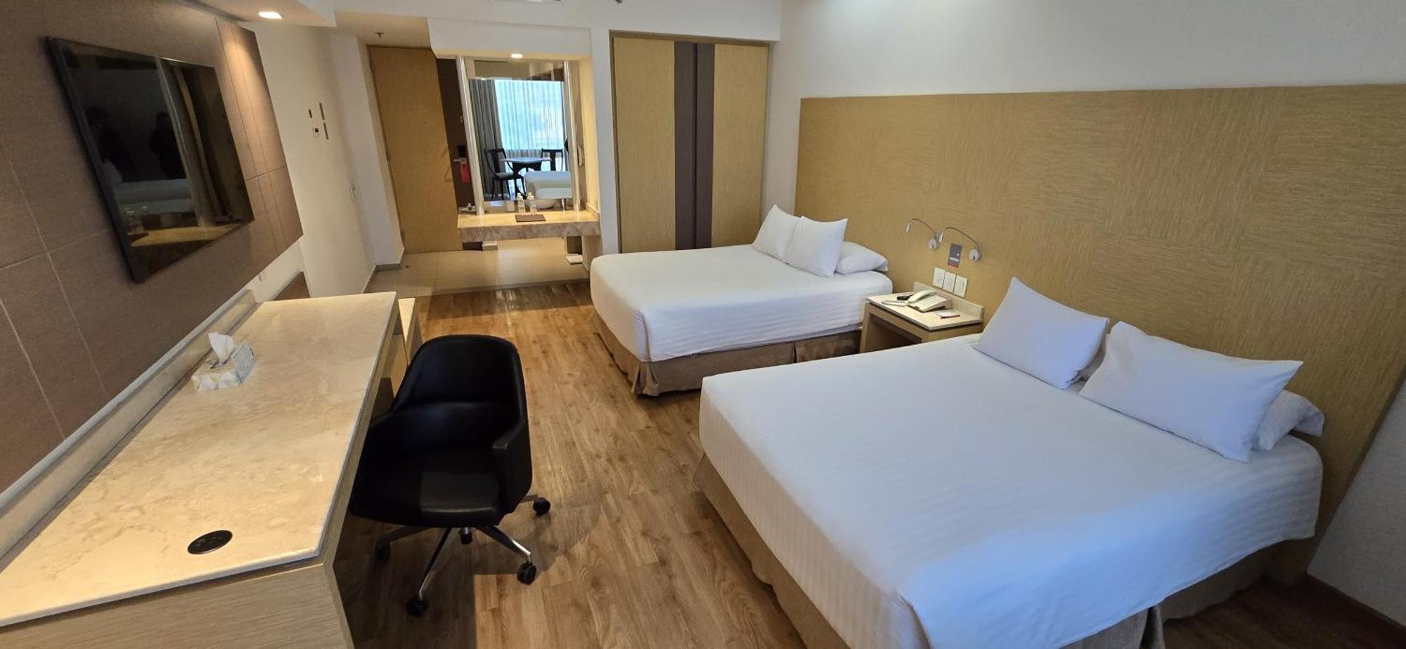 Ramada By Wyndham Mexico City Santa Fe Екстер'єр фото