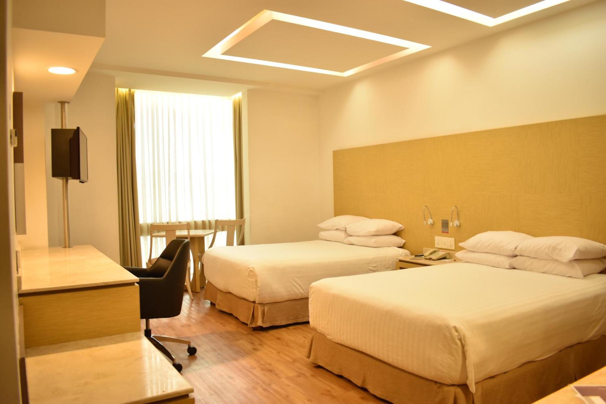 Ramada By Wyndham Mexico City Santa Fe Екстер'єр фото