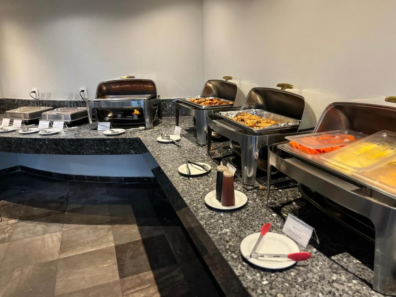 Ramada By Wyndham Mexico City Santa Fe Екстер'єр фото